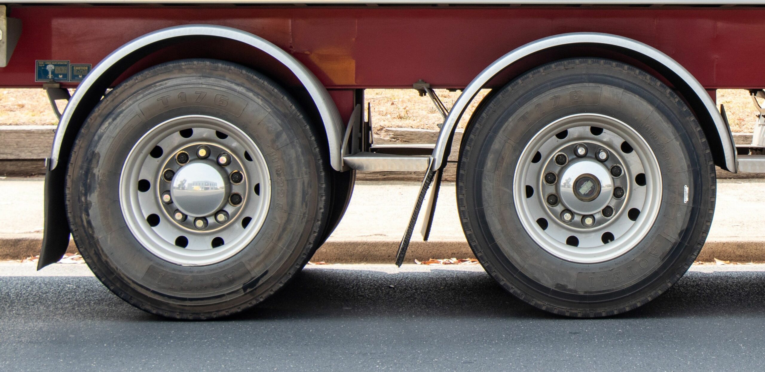 How to remove a wheel hub nut on a HGV